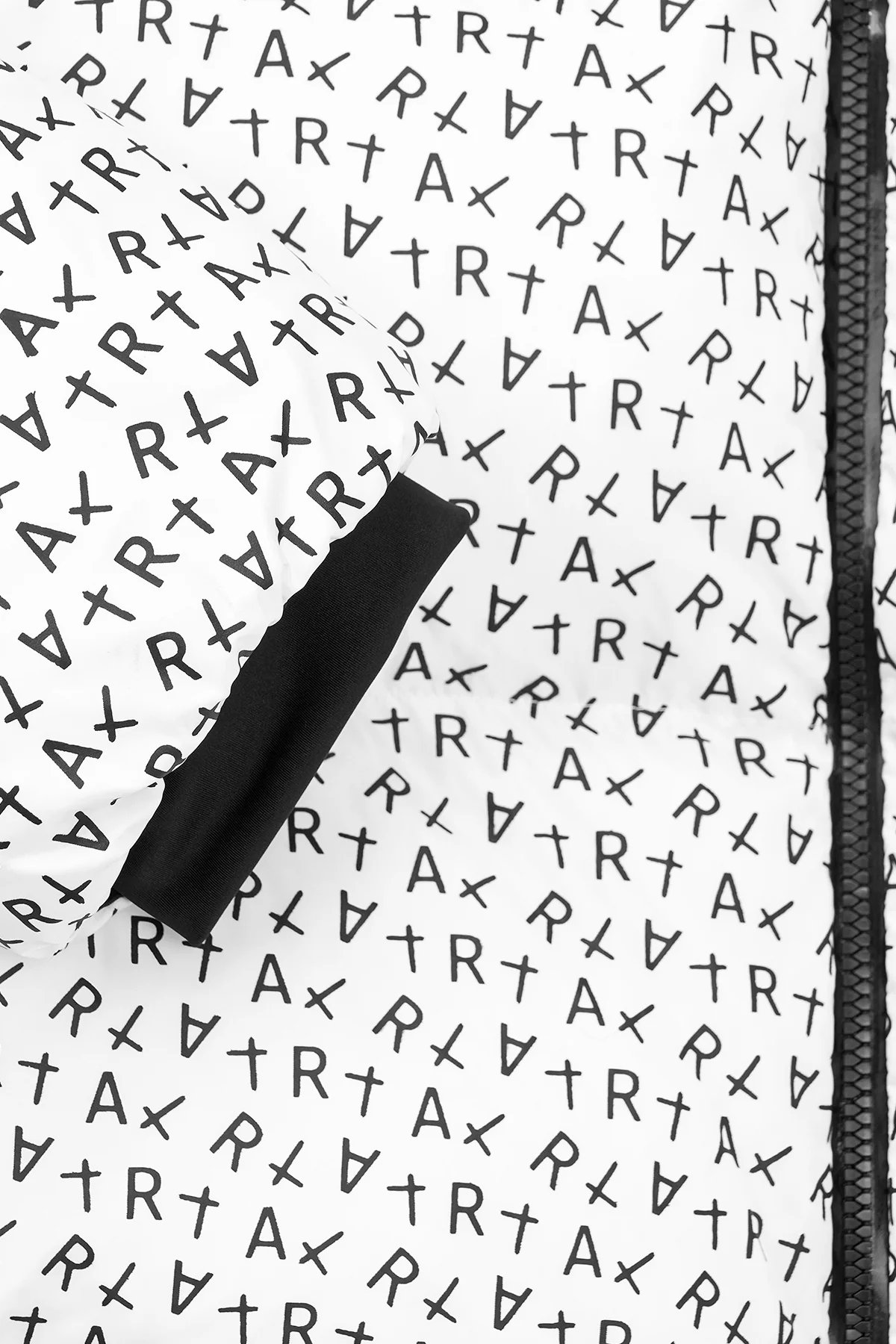 GRANT PUFFER JACKET | BLACK WHITE ALLOVER LOGO