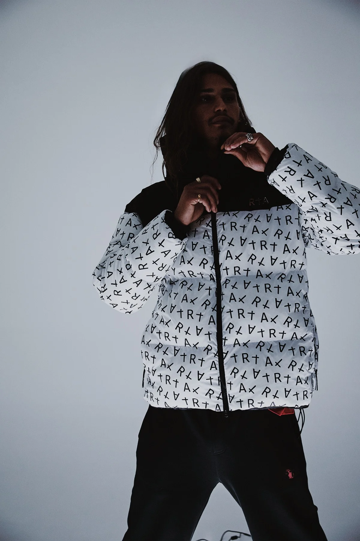 GRANT PUFFER JACKET | BLACK WHITE ALLOVER LOGO